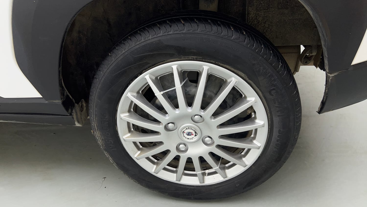 Used 2024 Nissan Magnite XL Petrol Manual tyres LEFT REAR TYRE RIM VIEW