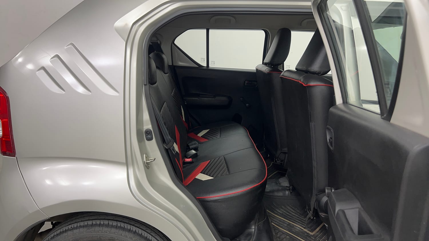 Used 2019 Maruti Suzuki Ignis Sigma 1.2 MT Petrol Manual interior RIGHT SIDE REAR DOOR CABIN VIEW