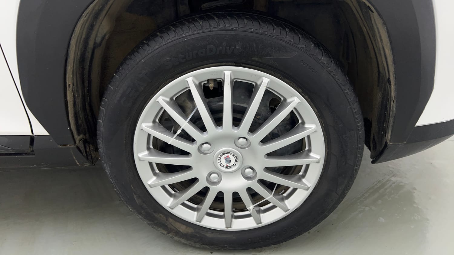 Used 2024 Nissan Magnite XL Petrol Manual tyres RIGHT FRONT TYRE RIM VIEW