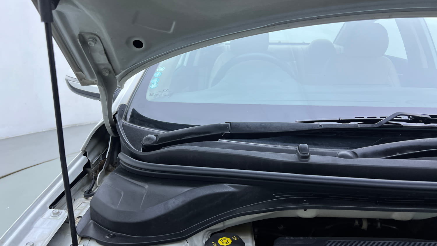Used 2022 Hyundai Verna SX 1.5 MPi Petrol Manual engine ENGINE RIGHT SIDE HINGE & APRON VIEW