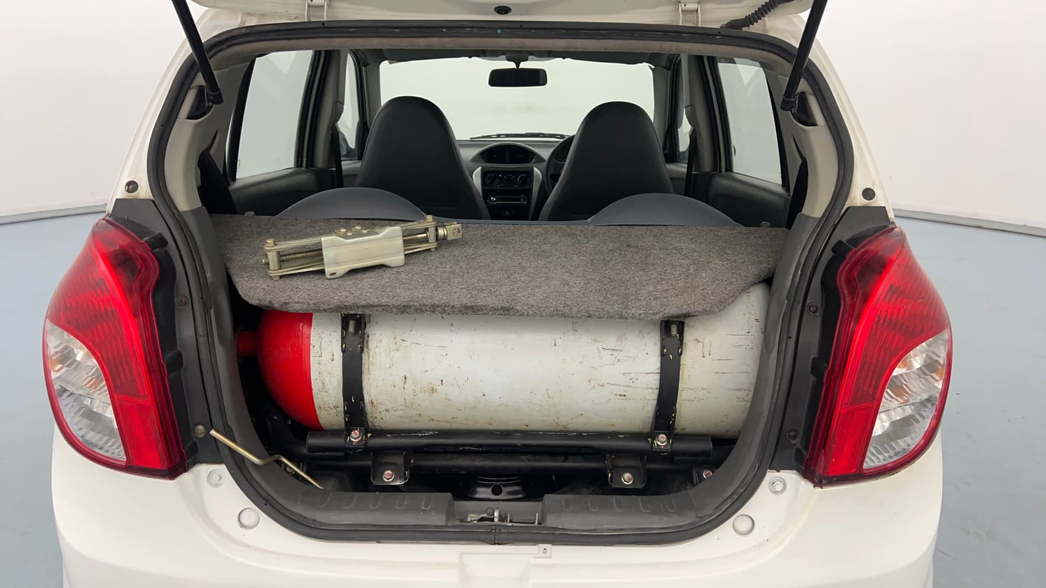 Used 2014 Maruti Suzuki Alto 800 Lxi CNG Cng Manual interior DICKY INSIDE VIEW