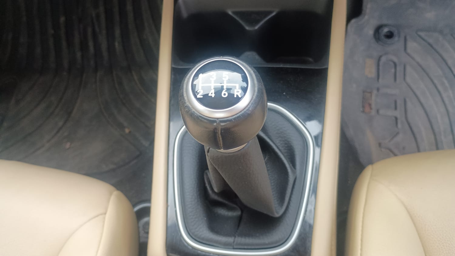 Used 2023 Honda City ZX Petrol Petrol Manual interior GEAR  KNOB VIEW