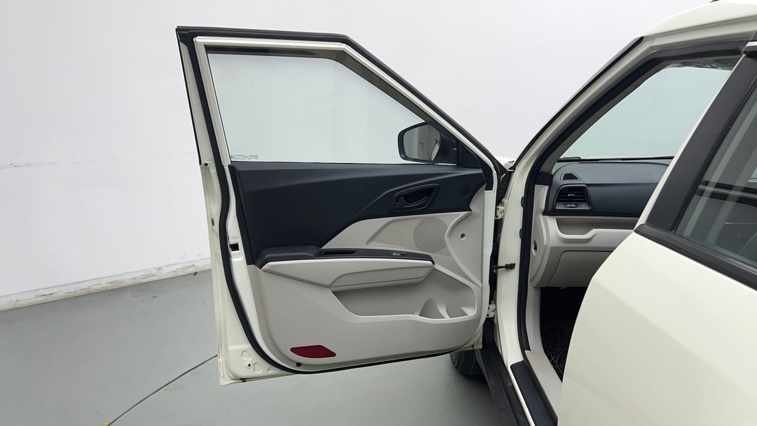 Used 2023 Mahindra XUV 300 W6 1.5 Diesel Diesel Manual interior LEFT FRONT DOOR OPEN VIEW