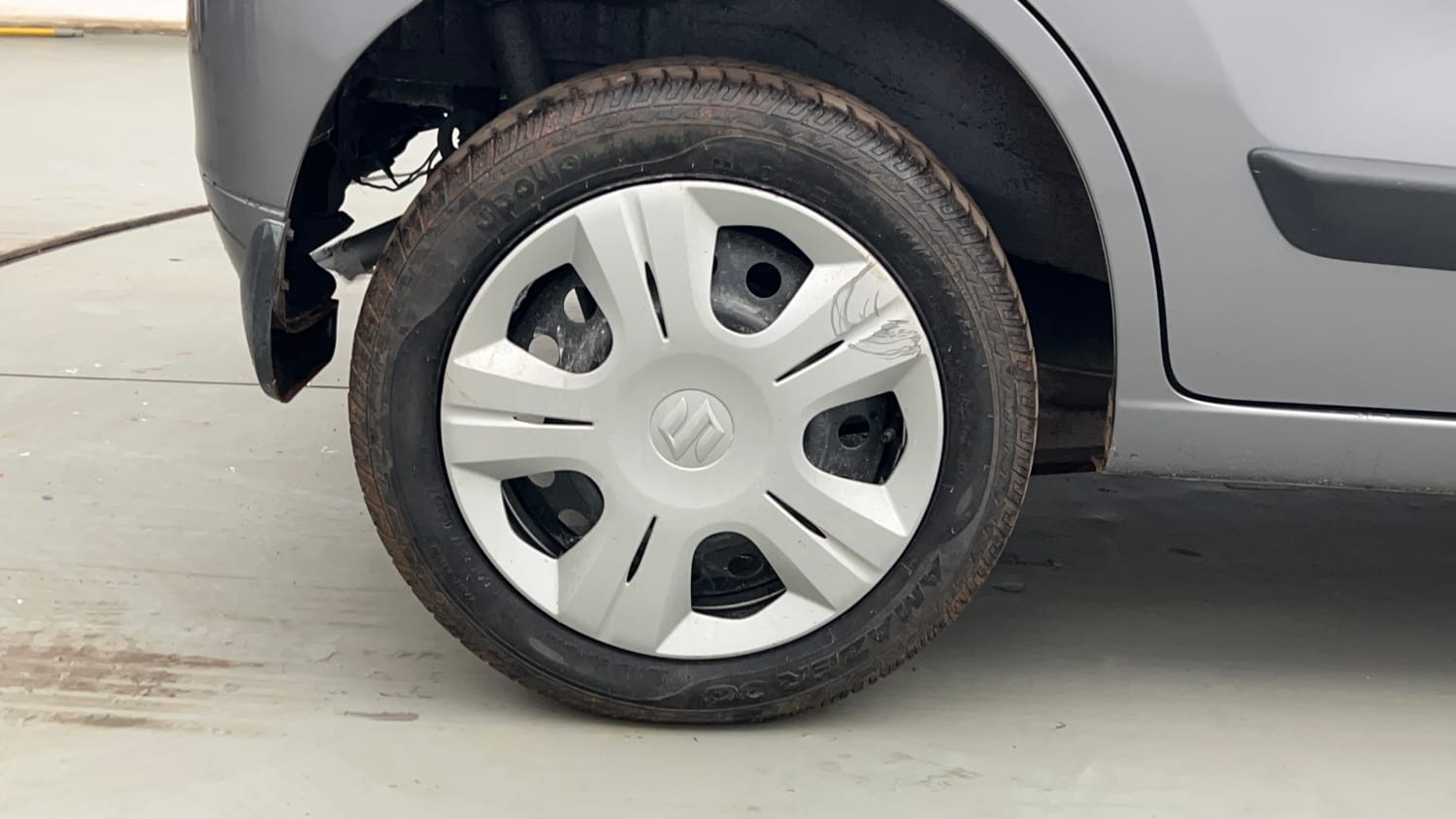 Used 2012 Maruti Suzuki Wagon R 1.0 VXi Petrol Manual tyres RIGHT REAR TYRE RIM VIEW