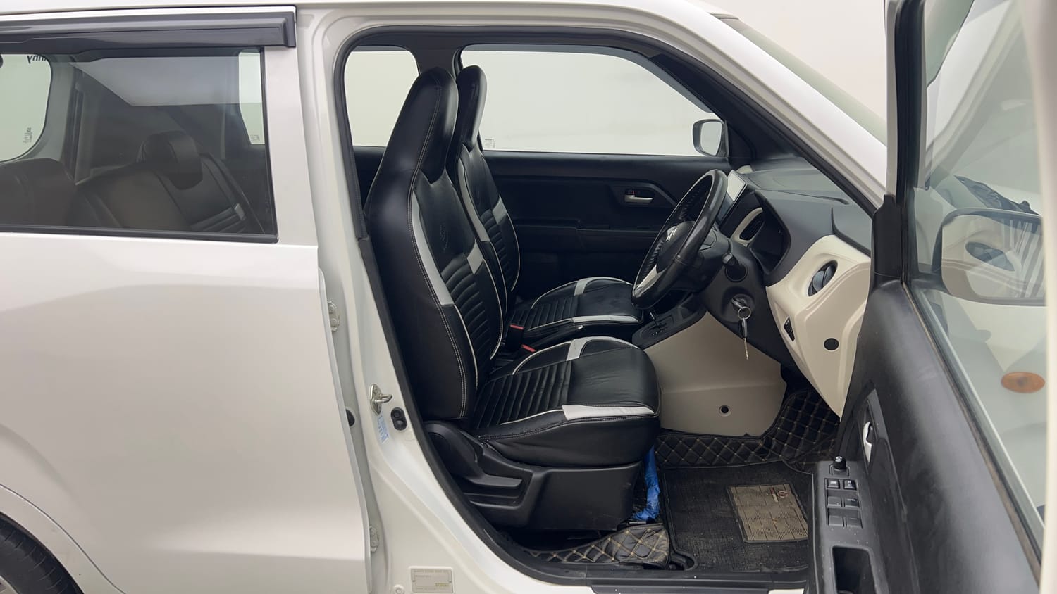 Used 2023 Maruti Suzuki Wagon R VXI 1.0 AGS Petrol Automatic interior RIGHT SIDE FRONT DOOR CABIN VIEW