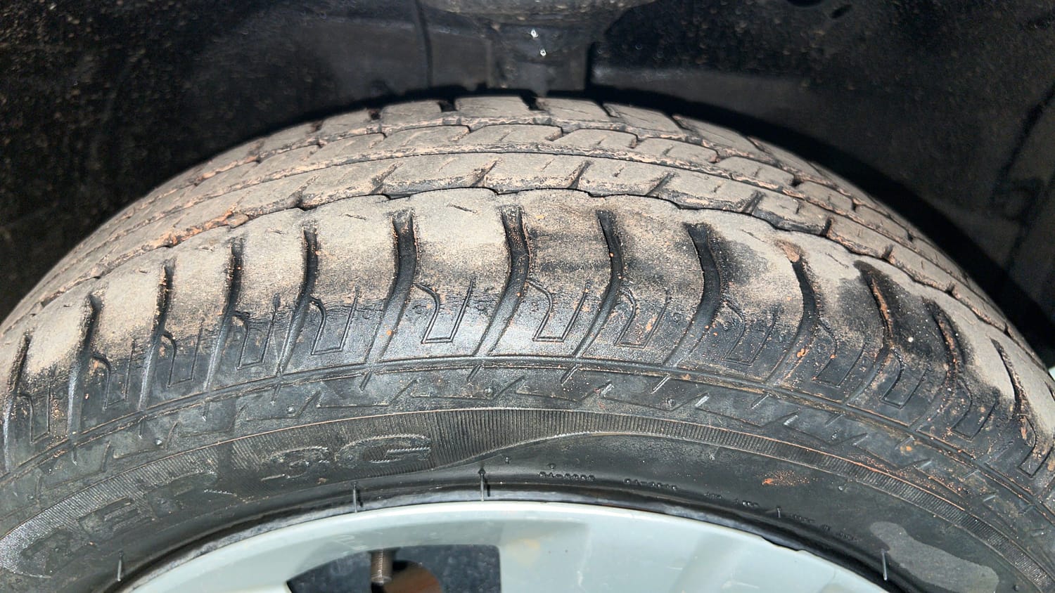 Used 2012 Maruti Suzuki Wagon R 1.0 VXi Petrol Manual tyres RIGHT FRONT TYRE TREAD VIEW