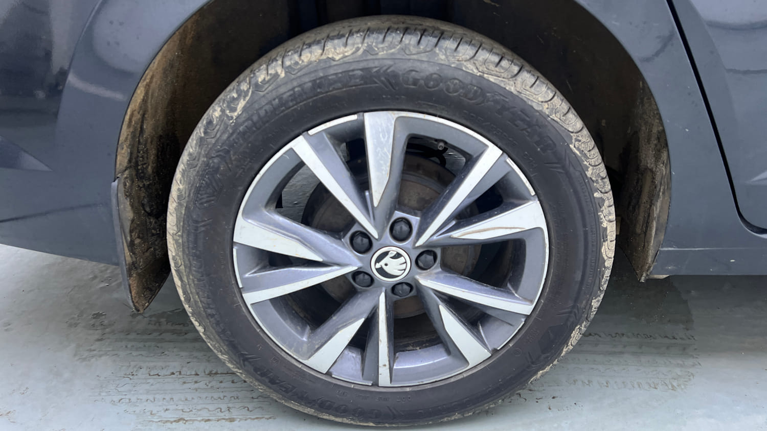 Used 2025 Skoda Slavia Style 1.0L TSI AT Petrol Automatic tyres RIGHT REAR TYRE RIM VIEW
