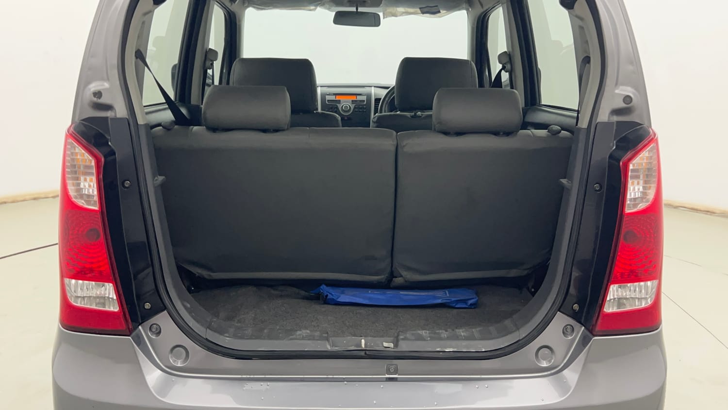 Used 2012 Maruti Suzuki Wagon R 1.0 VXi Petrol Manual interior DICKY INSIDE VIEW