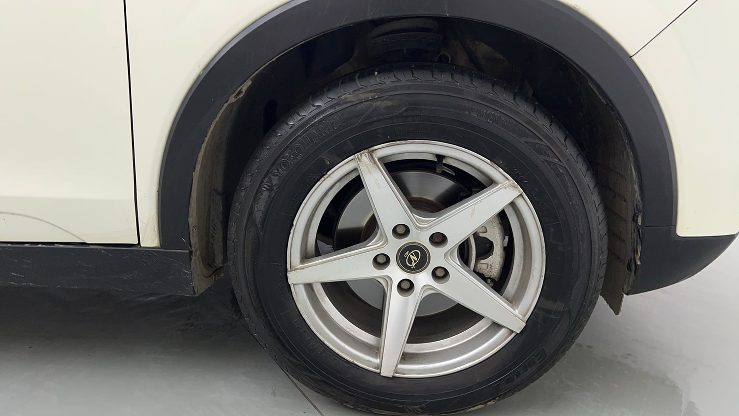 Used 2023 Mahindra XUV 300 W6 1.5 Diesel Diesel Manual tyres RIGHT FRONT TYRE RIM VIEW