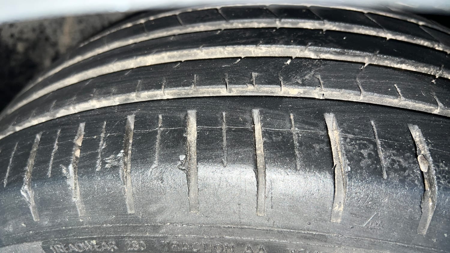 Used 2023 Skoda Kushaq Ambition 1.5L TSI MT Petrol Manual tyres LEFT FRONT TYRE TREAD VIEW