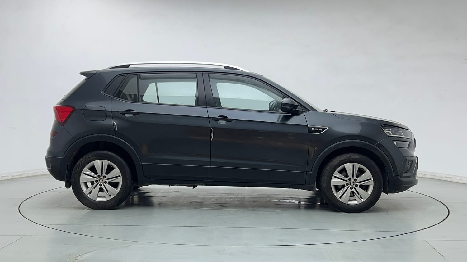 Used 2023 Skoda Kushaq Ambition 1.5L TSI MT Petrol Manual exterior RIGHT SIDE VIEW