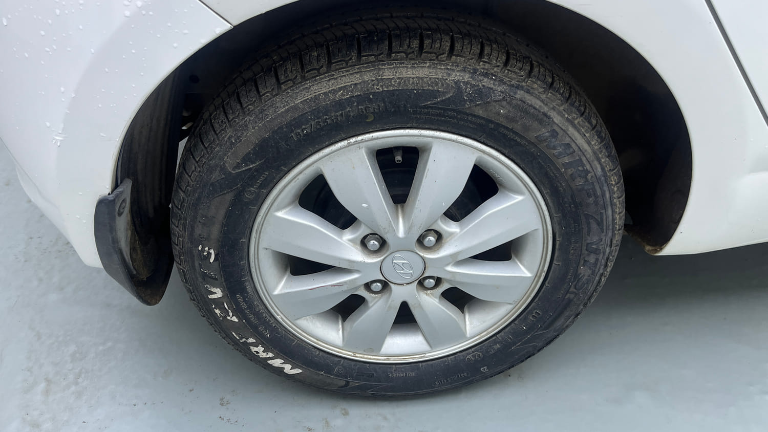 Used 2012 Hyundai i20 Sportz 1.2 Petrol Manual tyres RIGHT REAR TYRE RIM VIEW