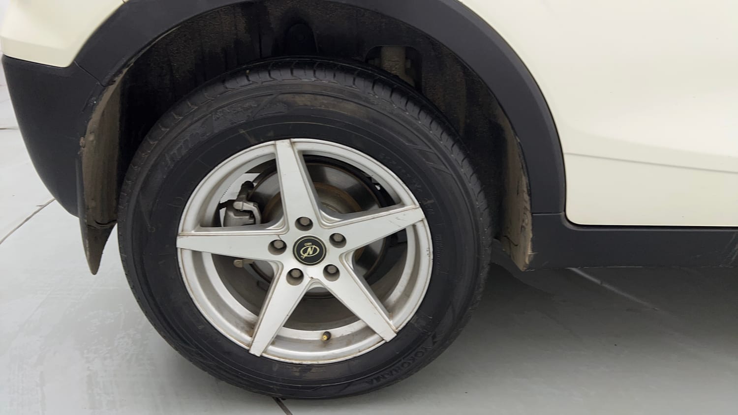 Used 2023 Mahindra XUV 300 W6 1.5 Diesel Diesel Manual tyres RIGHT REAR TYRE RIM VIEW