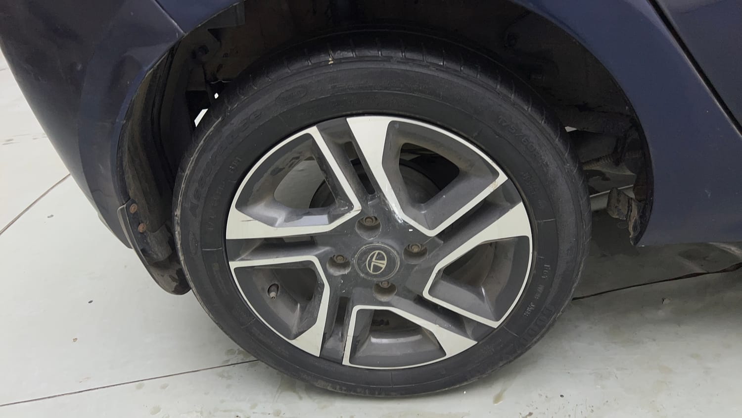 Used 2021 Tata Tiago XZ Plus Petrol Manual tyres RIGHT REAR TYRE RIM VIEW