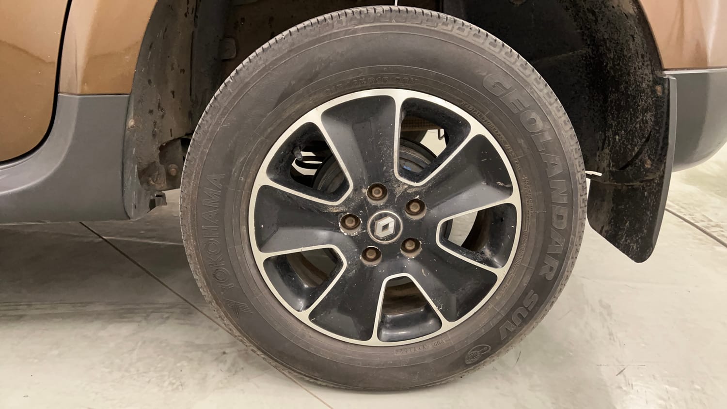 Used 2017 Renault Duster 110 PS RXZ 4X2 MT Diesel Diesel Manual tyres LEFT REAR TYRE RIM VIEW
