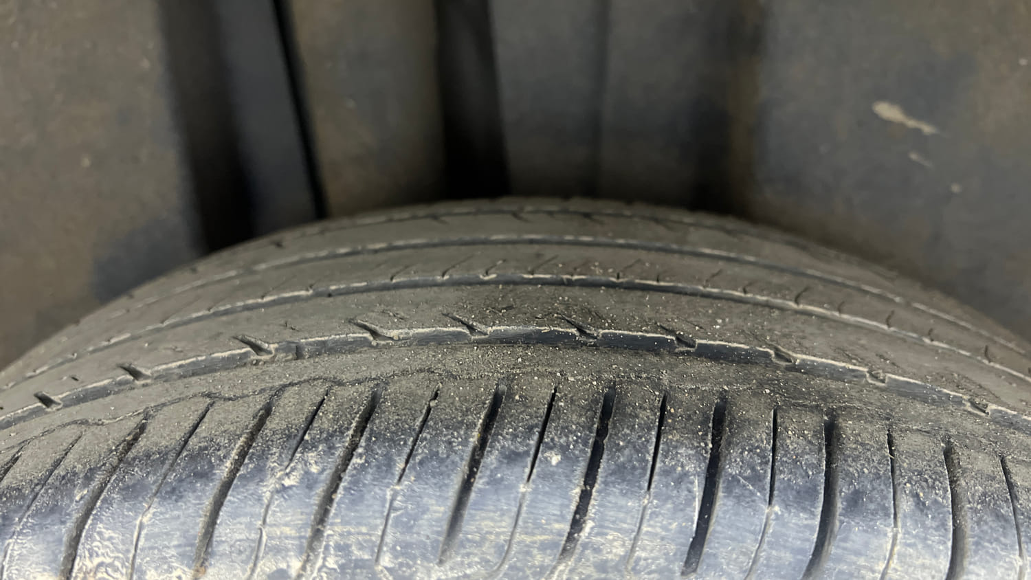 Used 2025 Skoda Slavia Style 1.0L TSI AT Petrol Automatic tyres RIGHT REAR TYRE TREAD VIEW