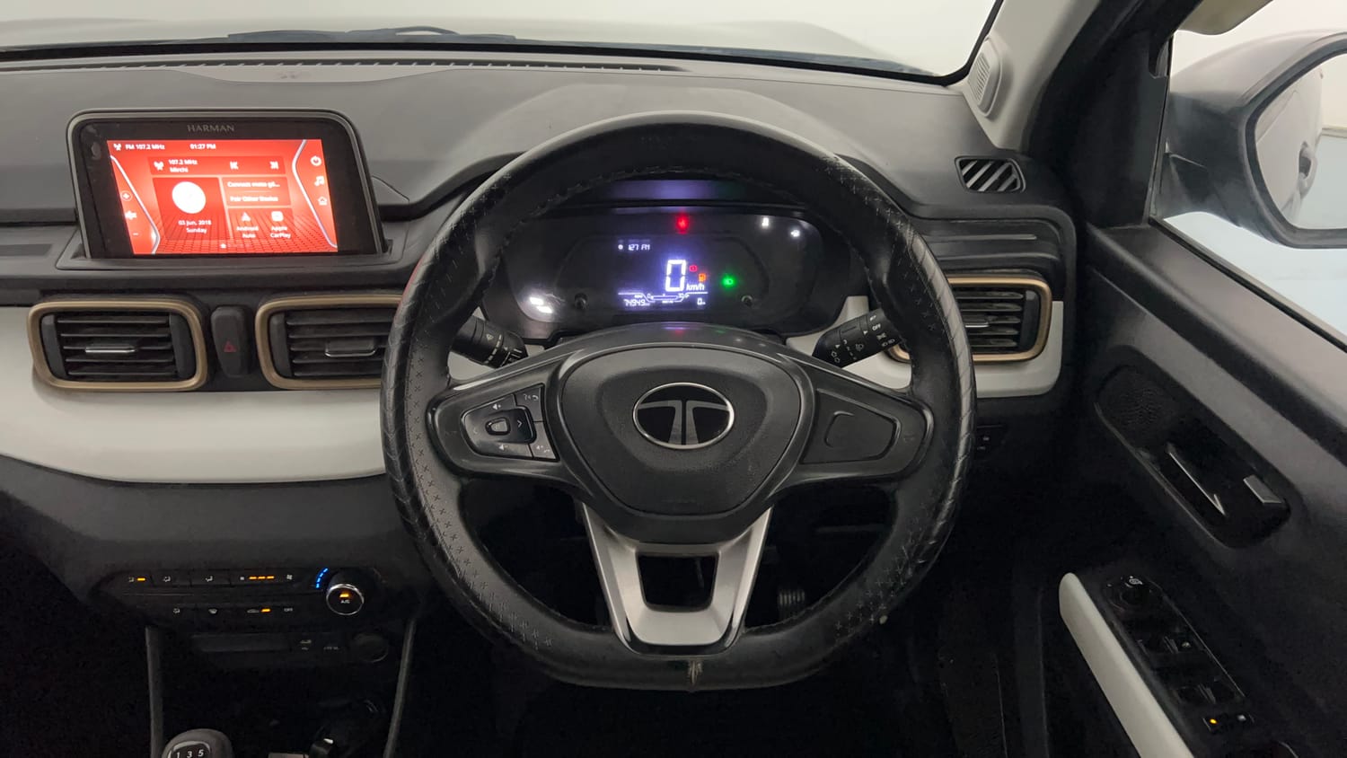 Used 2024 Tata Punch Accomplished Dazzle Sunroof CNG Cng Manual interior STEERING VIEW