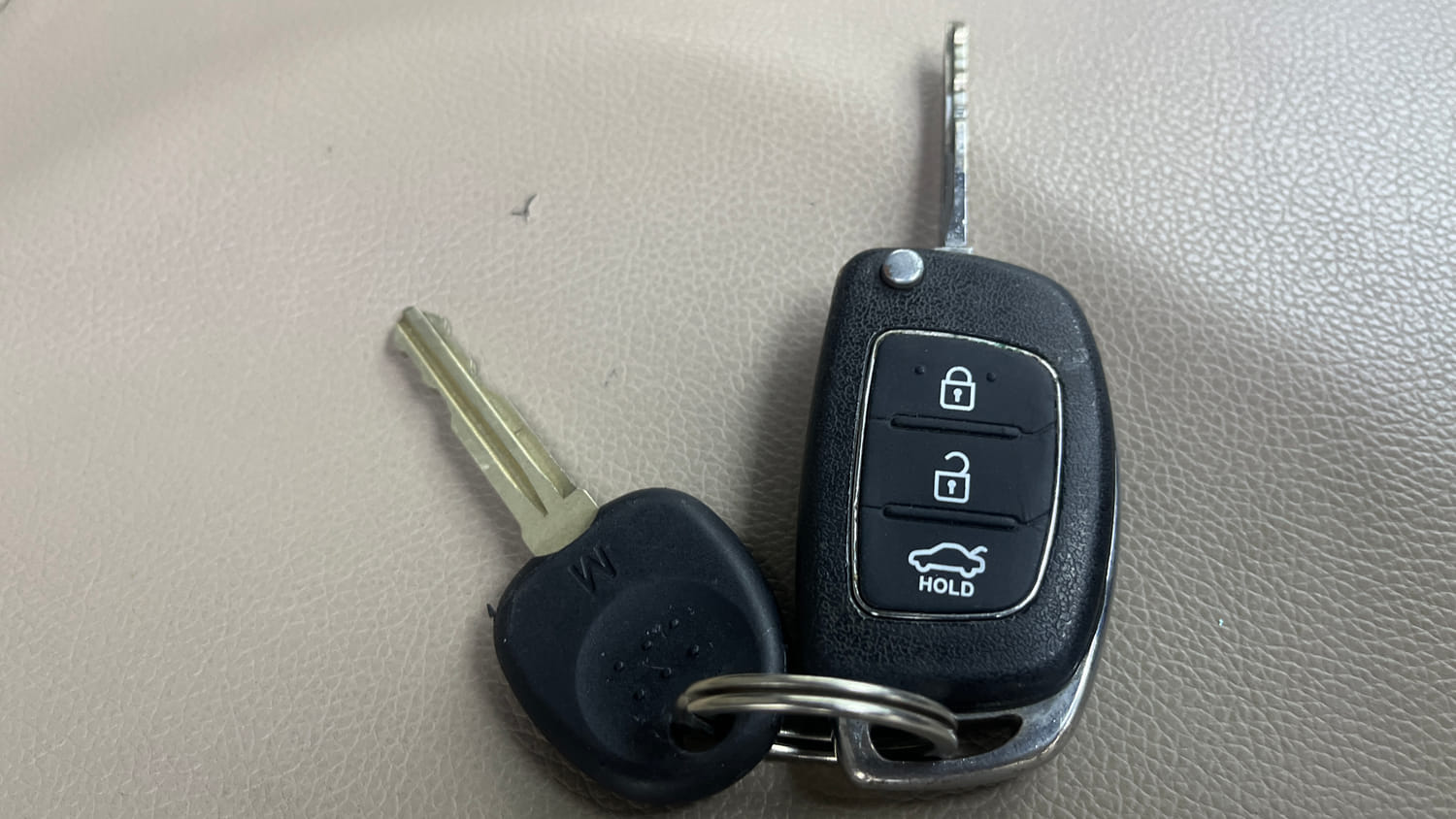 Used 2012 Hyundai i20 Sportz 1.2 Petrol Manual extra CAR KEY VIEW