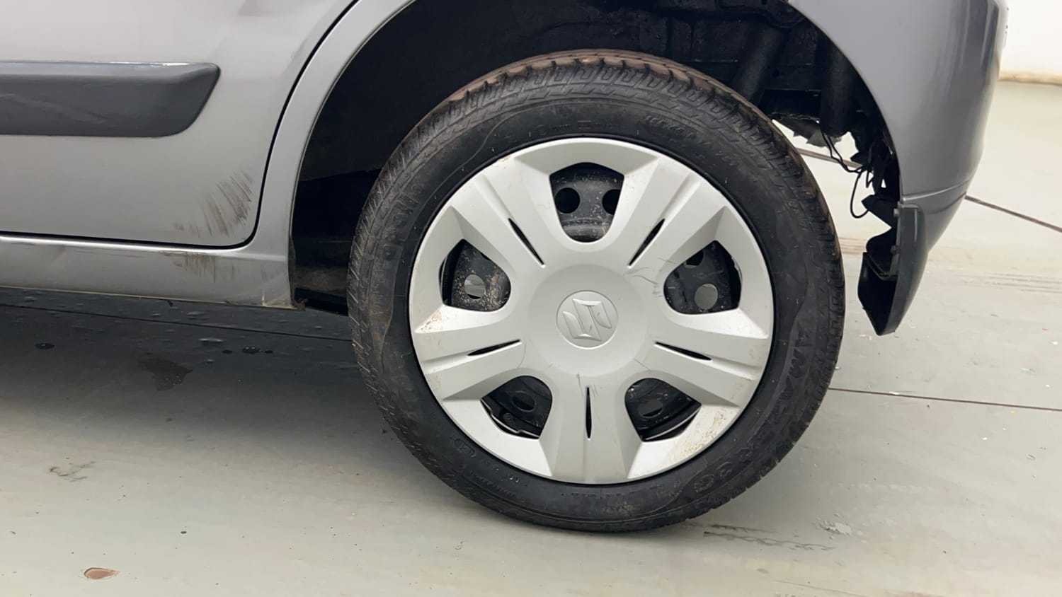 Used 2012 Maruti Suzuki Wagon R 1.0 VXi Petrol Manual tyres LEFT REAR TYRE RIM VIEW