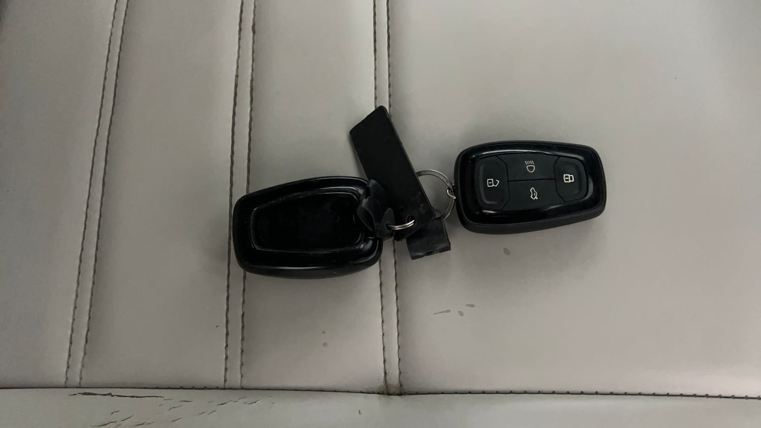 Used 2024 Tata Punch Accomplished Dazzle Sunroof CNG Cng Manual extra CAR KEY VIEW