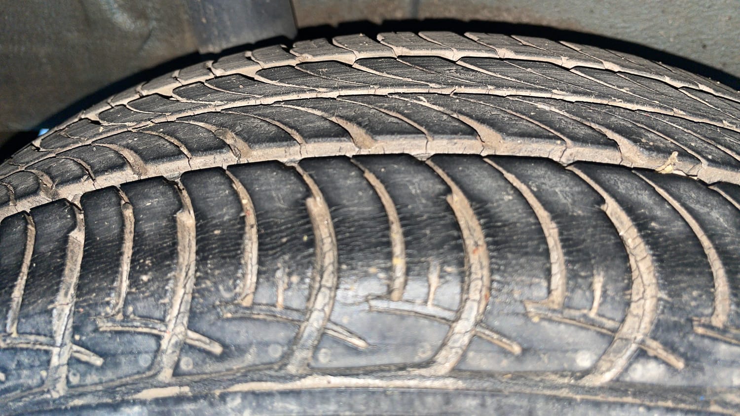 Used 2019 Maruti Suzuki Wagon R ZXi 1.2 AMT Petrol Automatic tyres RIGHT REAR TYRE TREAD VIEW