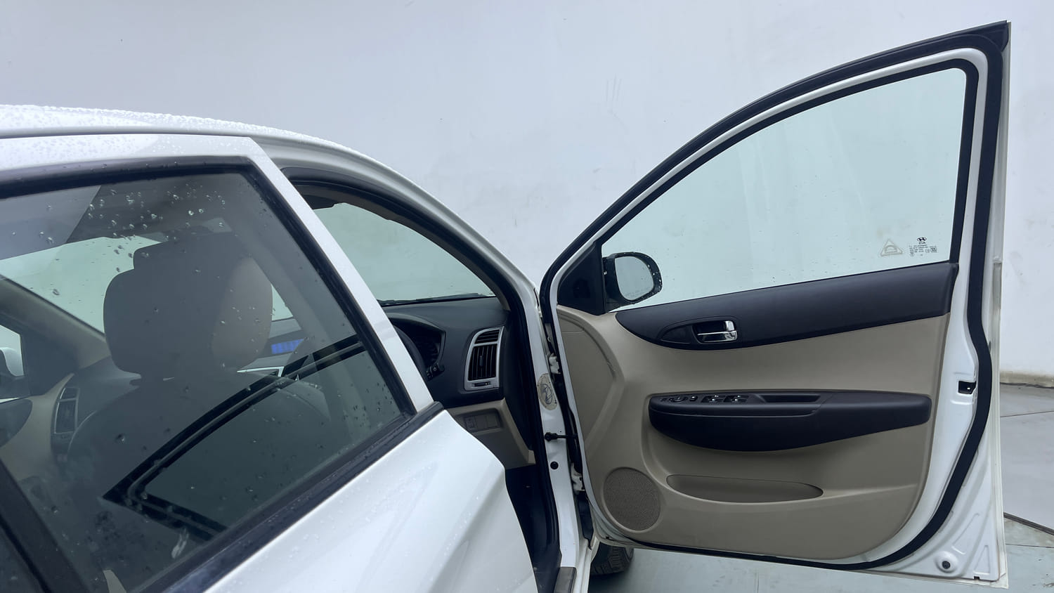 Used 2012 Hyundai i20 Sportz 1.2 Petrol Manual interior RIGHT FRONT DOOR OPEN VIEW