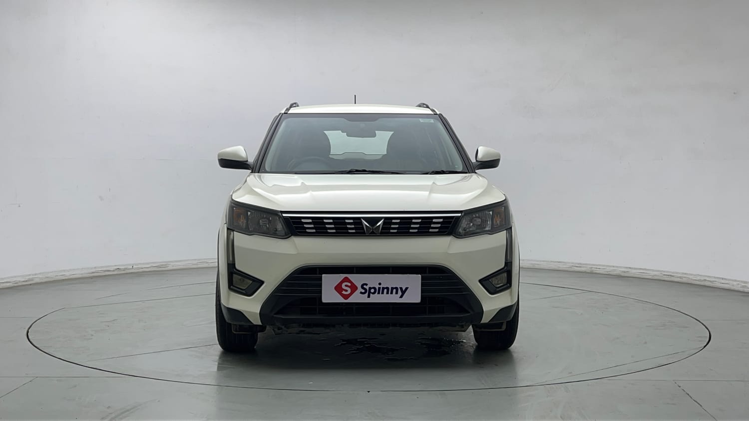 Used 2023 Mahindra XUV 300 W6 1.5 Diesel Diesel Manual exterior FRONT VIEW