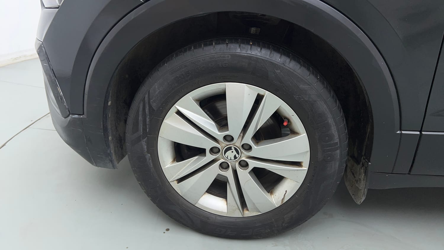 Used 2023 Skoda Kushaq Ambition 1.5L TSI MT Petrol Manual tyres LEFT FRONT TYRE RIM VIEW