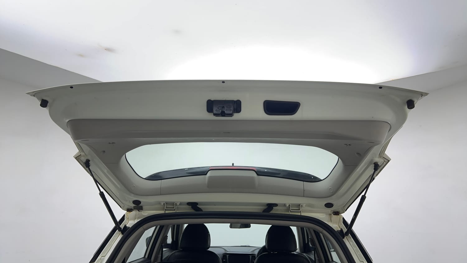 Used 2023 Mahindra XUV 300 W6 1.5 Diesel Diesel Manual interior DICKY DOOR OPEN VIEW