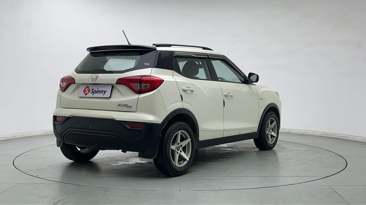 Used 2023 Mahindra XUV 300 W6 1.5 Diesel Diesel Manual exterior RIGHT REAR CORNER VIEW