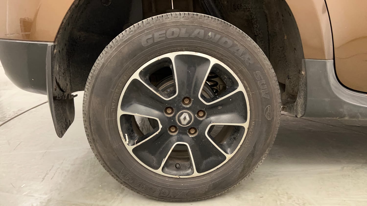Used 2017 Renault Duster 110 PS RXZ 4X2 MT Diesel Diesel Manual tyres RIGHT REAR TYRE RIM VIEW