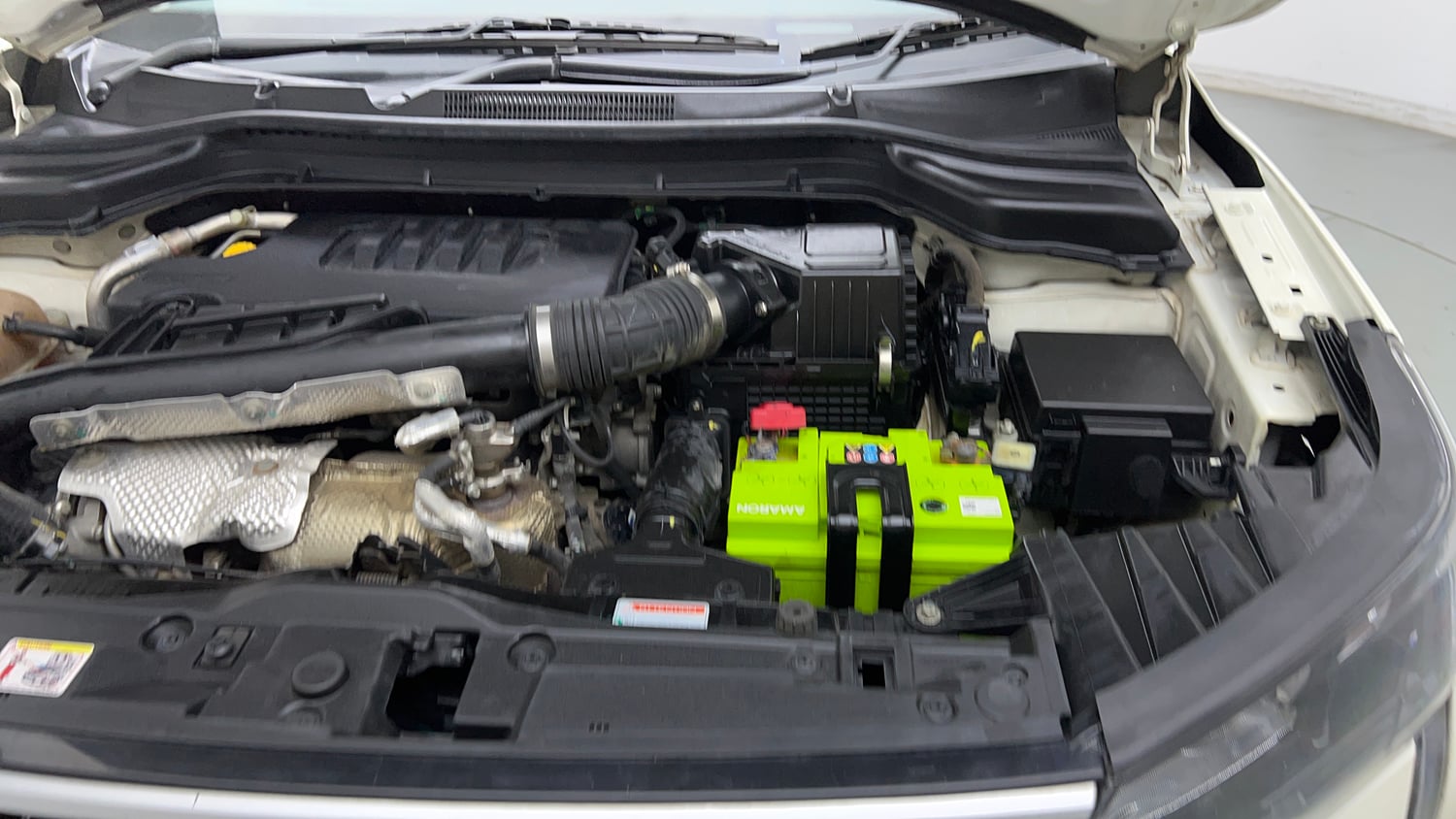 Used 2023 Mahindra XUV 300 W6 1.5 Diesel Diesel Manual engine ENGINE LEFT SIDE VIEW