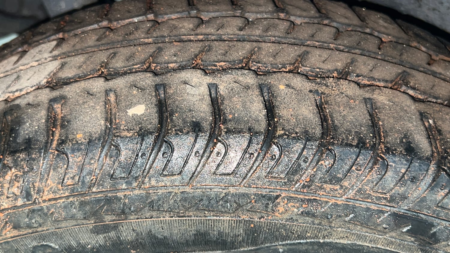 Used 2012 Maruti Suzuki Wagon R 1.0 VXi Petrol Manual tyres RIGHT REAR TYRE TREAD VIEW