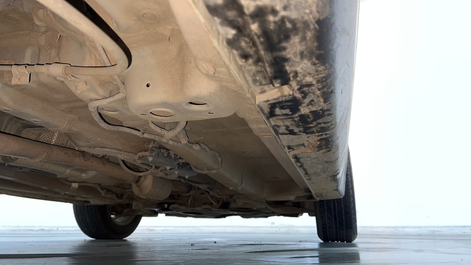 Used 2023 Mahindra XUV 300 W6 1.5 Diesel Diesel Manual extra REAR RIGHT UNDERBODY VIEW