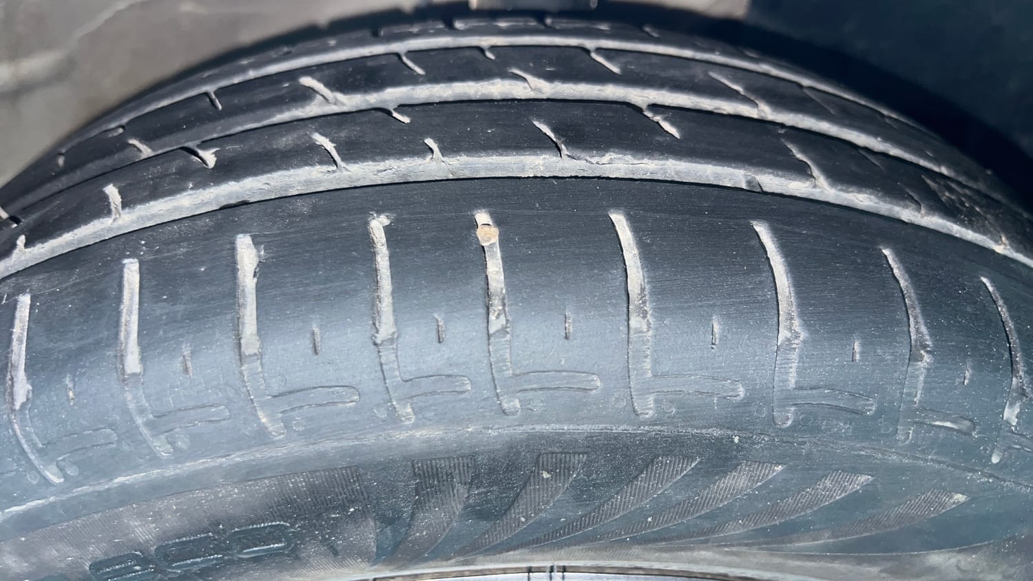 Used 2023 Maruti Suzuki Wagon R VXI 1.0 AGS Petrol Automatic tyres RIGHT FRONT TYRE TREAD VIEW