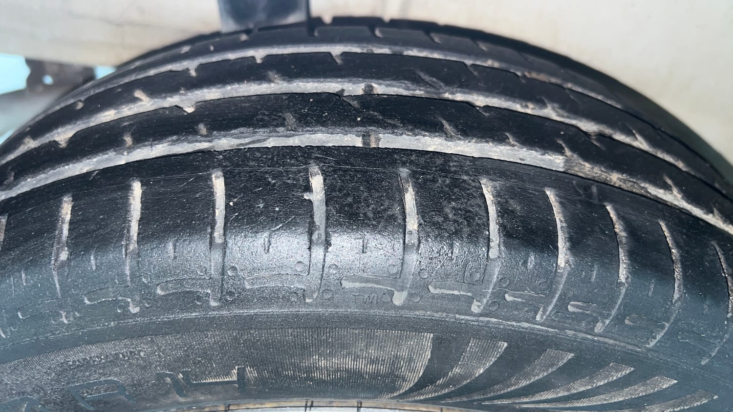 Used 2023 Maruti Suzuki Wagon R VXI 1.0 AGS Petrol Automatic tyres RIGHT REAR TYRE TREAD VIEW
