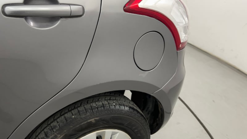 Used 2013 Maruti Suzuki Swift VXi Petrol Manual dents MINOR SCRATCH