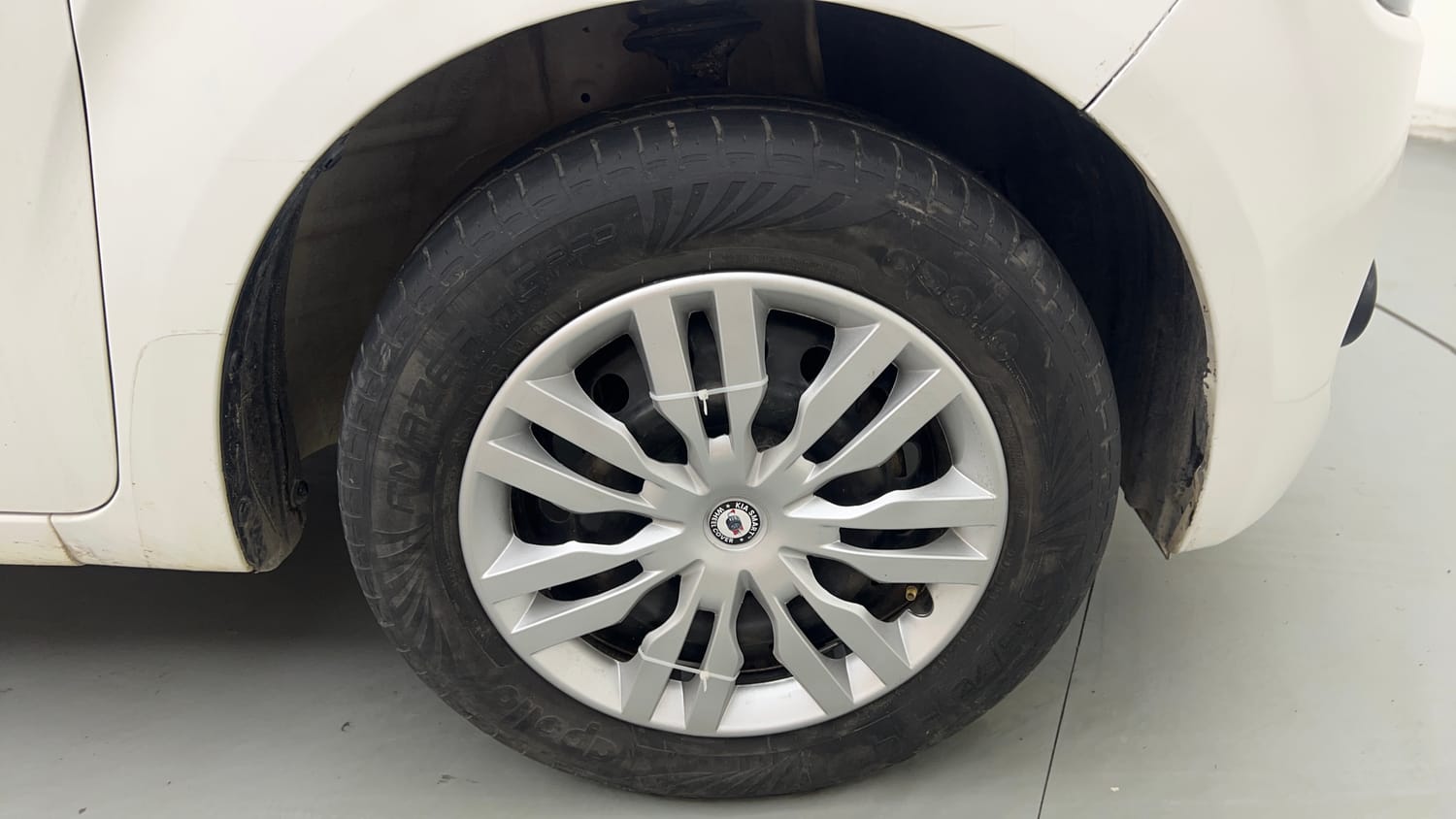 Used 2023 Maruti Suzuki Wagon R VXI 1.0 AGS Petrol Automatic tyres RIGHT FRONT TYRE RIM VIEW