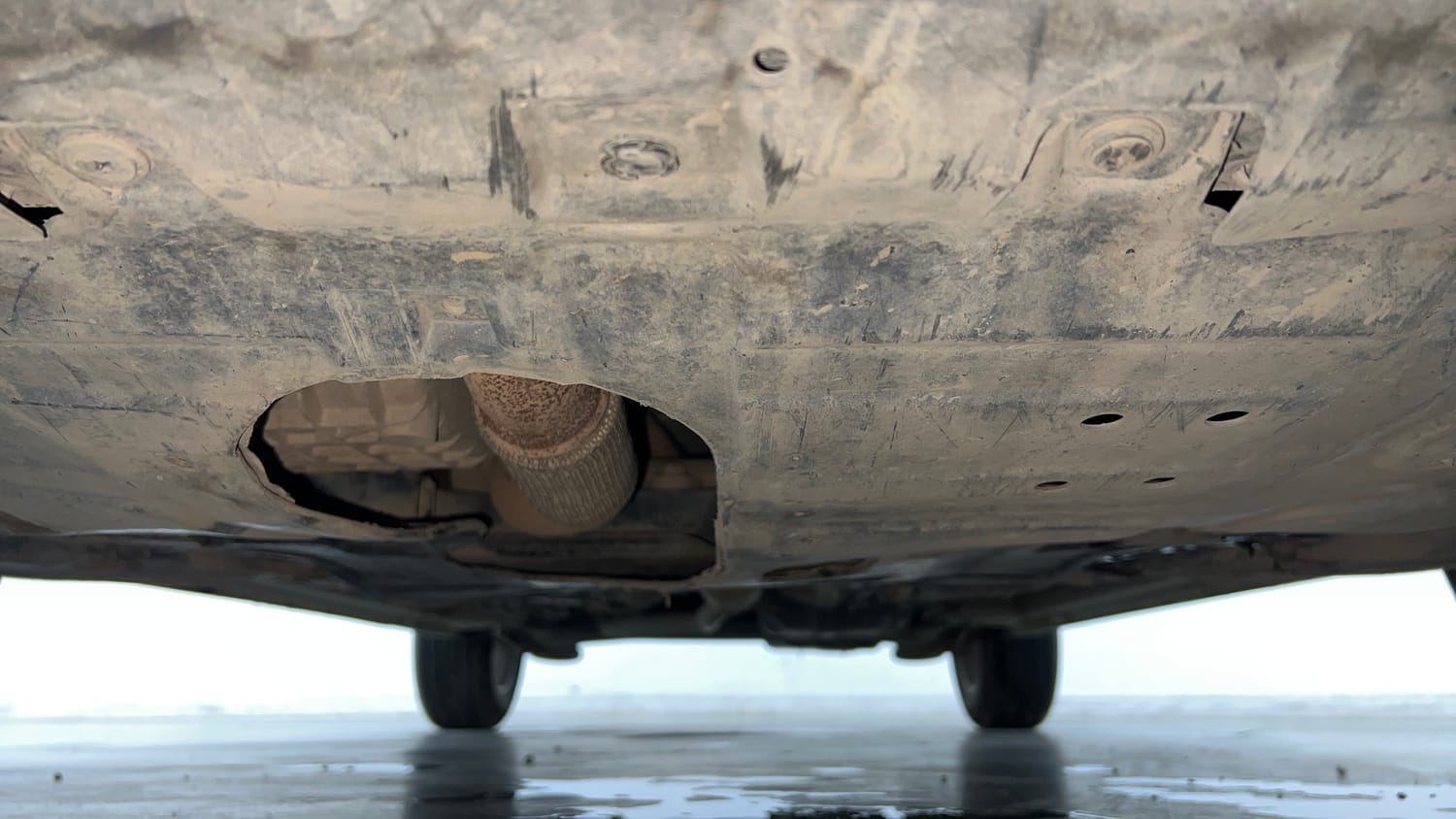 Used 2023 Mahindra XUV 300 W6 1.5 Diesel Diesel Manual extra FRONT LEFT UNDERBODY VIEW