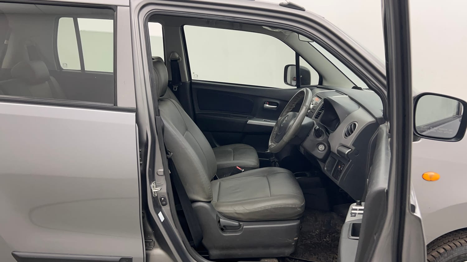 Used 2012 Maruti Suzuki Wagon R 1.0 VXi Petrol Manual interior RIGHT SIDE FRONT DOOR CABIN VIEW