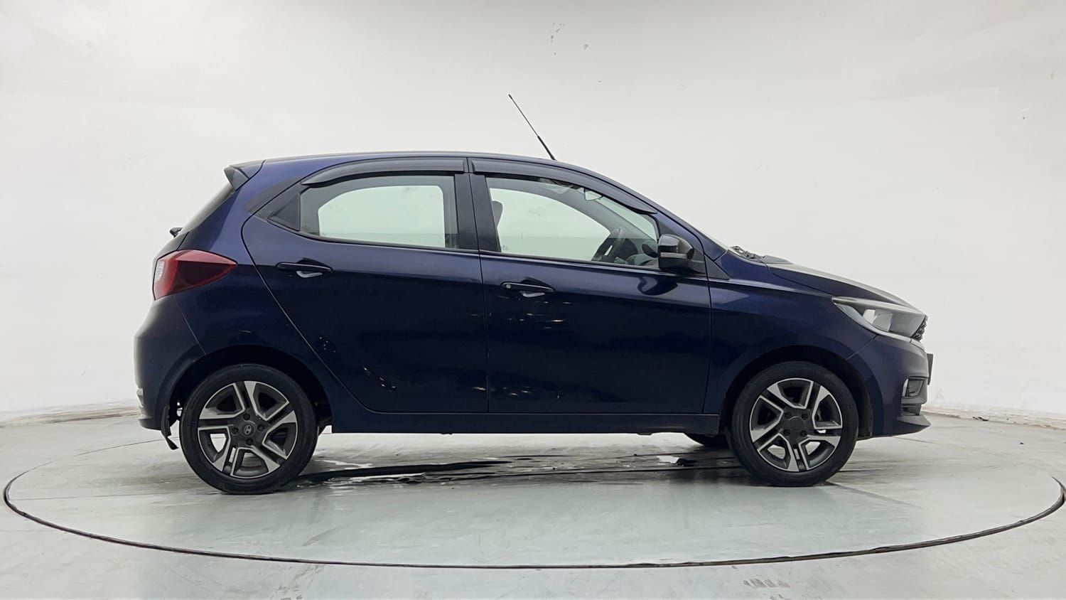 Used 2021 Tata Tiago XZ Plus Petrol Manual exterior RIGHT SIDE VIEW