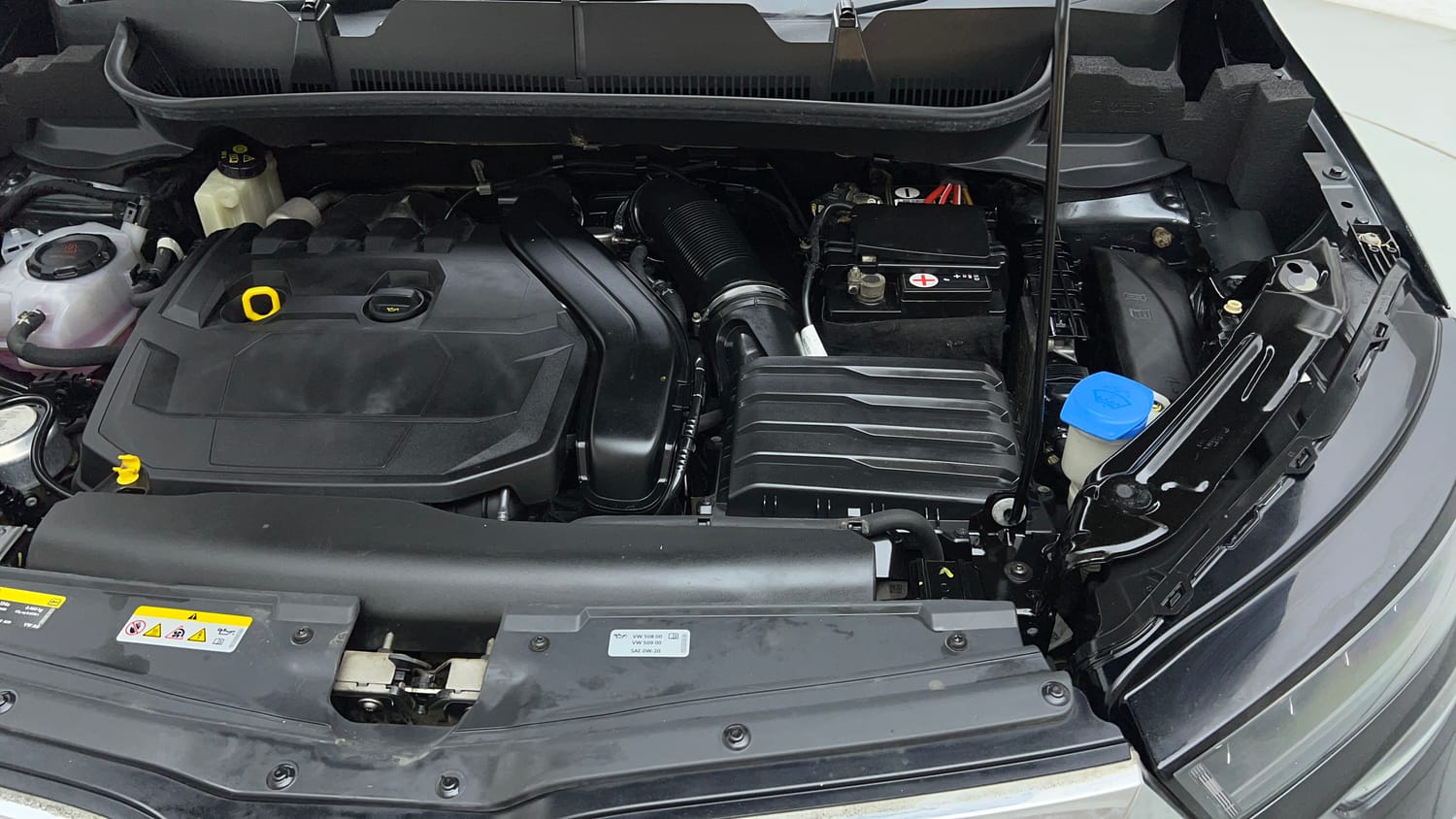 Used 2023 Skoda Kushaq Ambition 1.5L TSI MT Petrol Manual engine ENGINE LEFT SIDE VIEW