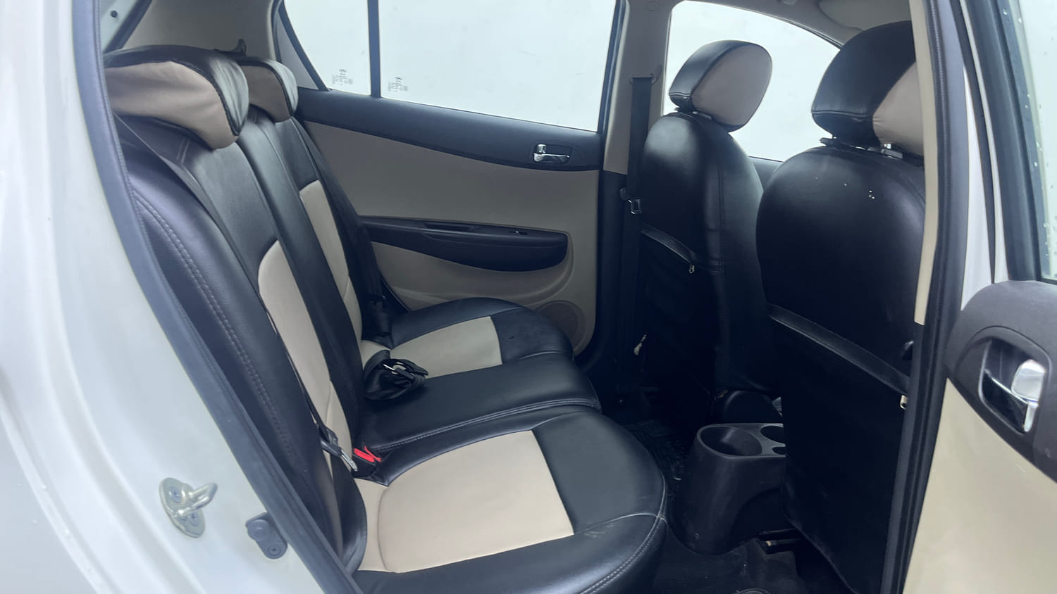 Used 2012 Hyundai i20 Sportz 1.2 Petrol Manual interior RIGHT SIDE REAR DOOR CABIN VIEW