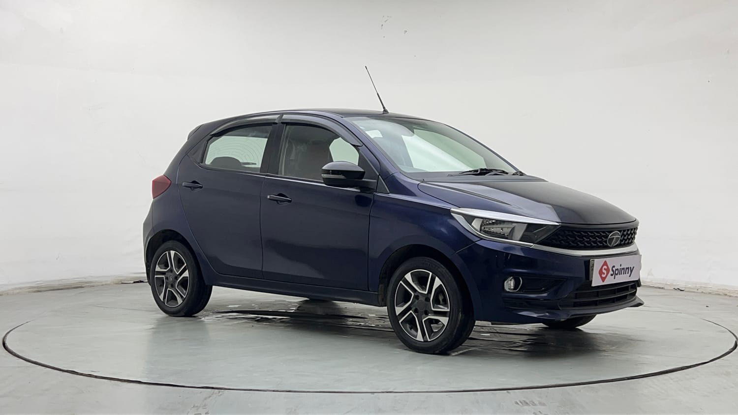 Used 2021 Tata Tiago XZ Plus Petrol Manual exterior RIGHT FRONT CORNER VIEW