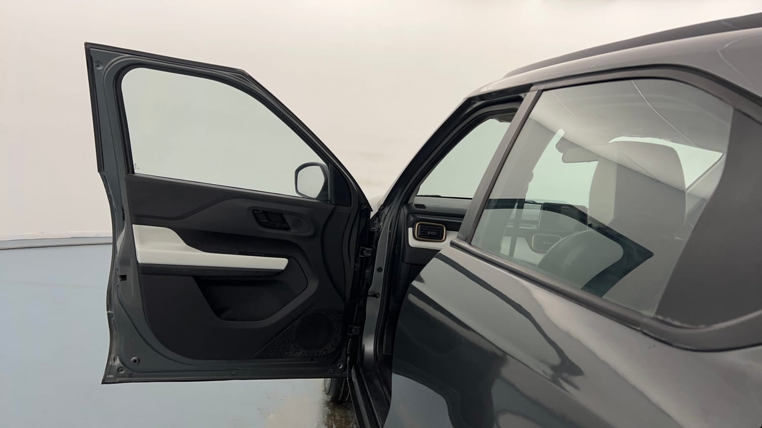 Used 2024 Tata Punch Accomplished Dazzle Sunroof CNG Cng Manual interior LEFT FRONT DOOR OPEN VIEW