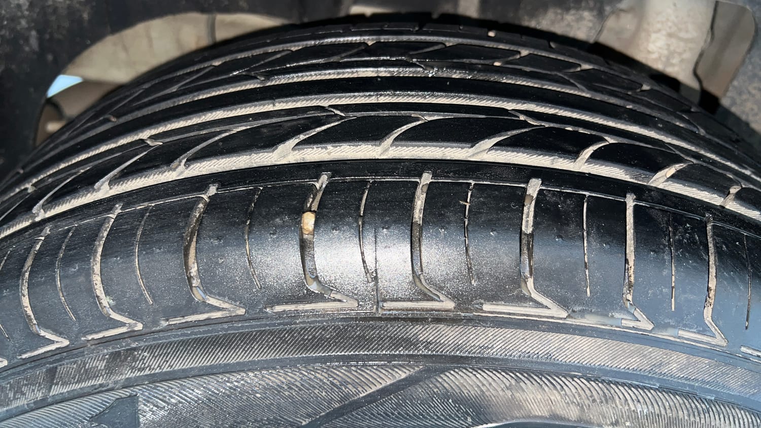 Used 2023 Mahindra XUV 300 W6 1.5 Diesel Diesel Manual tyres RIGHT REAR TYRE TREAD VIEW