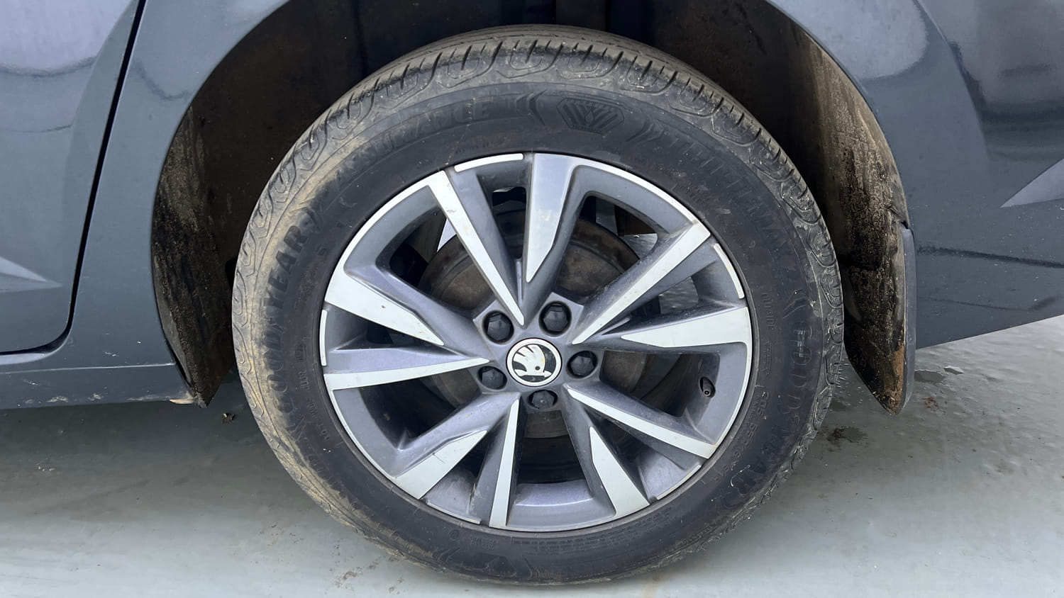 Used 2025 Skoda Slavia Style 1.0L TSI AT Petrol Automatic tyres LEFT REAR TYRE RIM VIEW