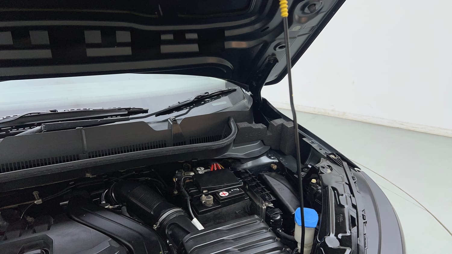 Used 2023 Skoda Kushaq Ambition 1.5L TSI MT Petrol Manual engine ENGINE LEFT SIDE HINGE & APRON VIEW
