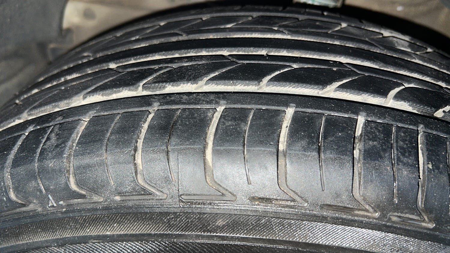 Used 2023 Mahindra XUV 300 W6 1.5 Diesel Diesel Manual tyres LEFT FRONT TYRE TREAD VIEW