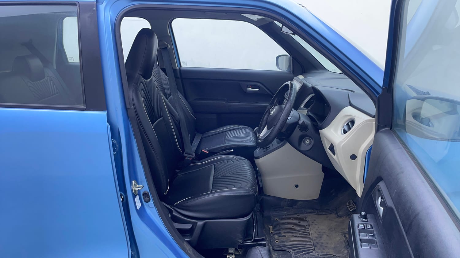 Used 2019 Maruti Suzuki Wagon R ZXi 1.2 AMT Petrol Automatic interior RIGHT SIDE FRONT DOOR CABIN VIEW